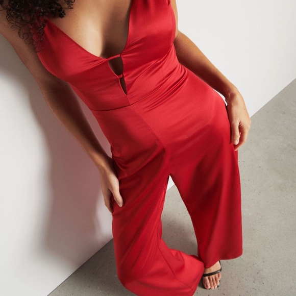 RED JUMPSUIT - Picture 3 of 7